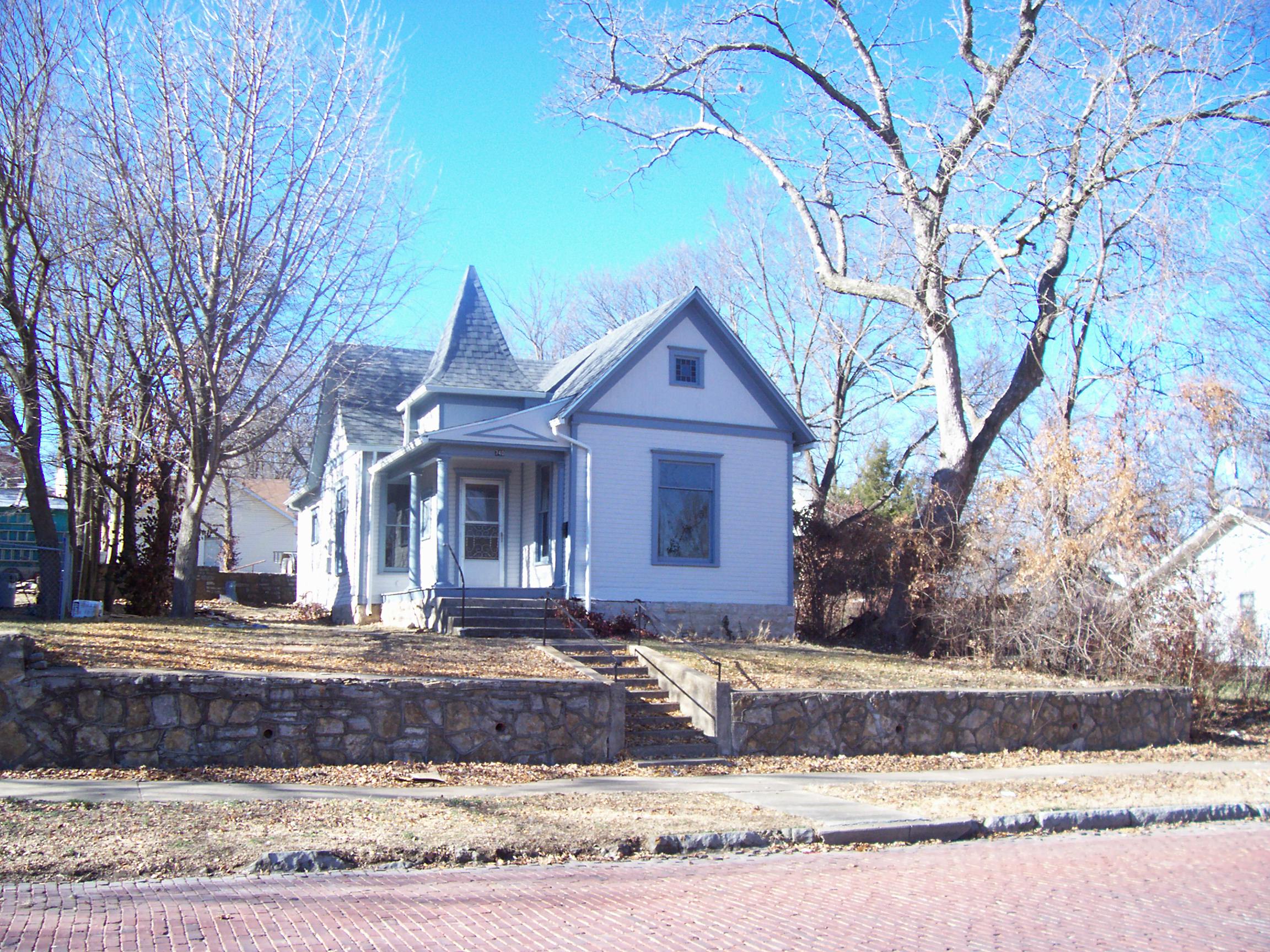 744 S Main, Fort Scott, Bourbon County, Kansas, United States 66701, 2 Bedrooms Bedrooms, 0 ,1 BathroomBathrooms,House,For Rent,S Main,1,1021
