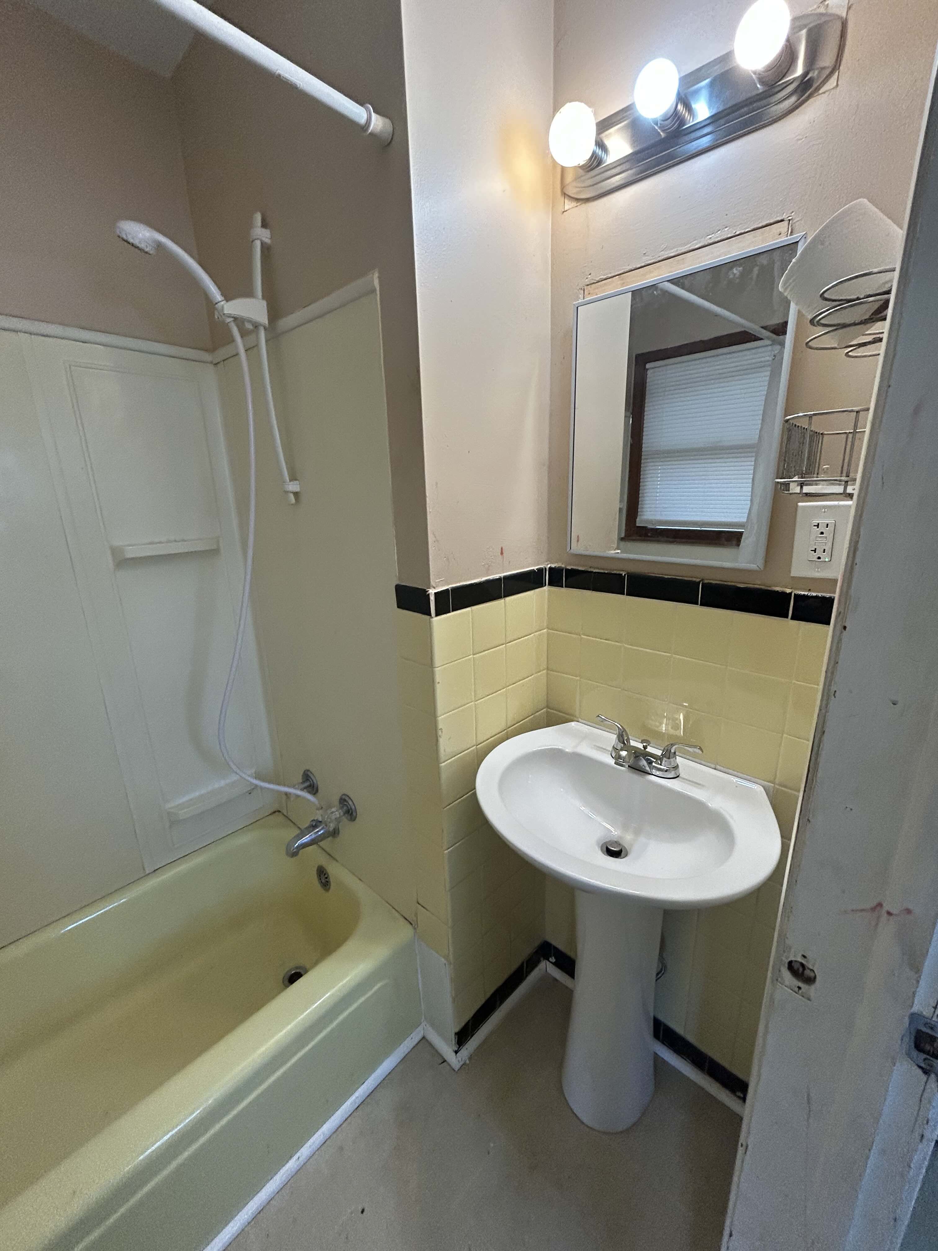 739 S. Crawford, Fort Scott, Bourbon County, Kansas, United States 66701, 1 Bedroom Bedrooms, 0 ,1 BathroomBathrooms,Apartment,For Rent,S. Crawford,1,1022